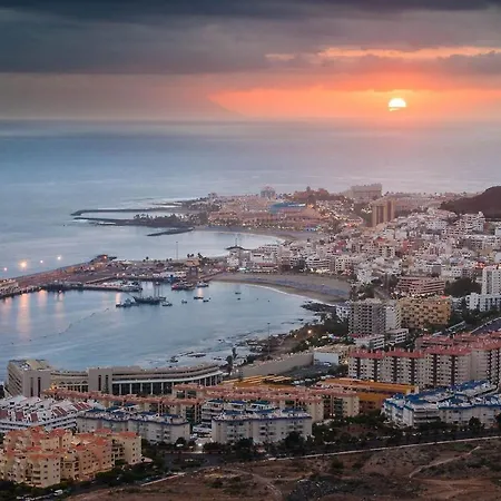 Luxury Sea View Penthouse, Hortensia Apartments, Los Cristianos, Tenerife アパート